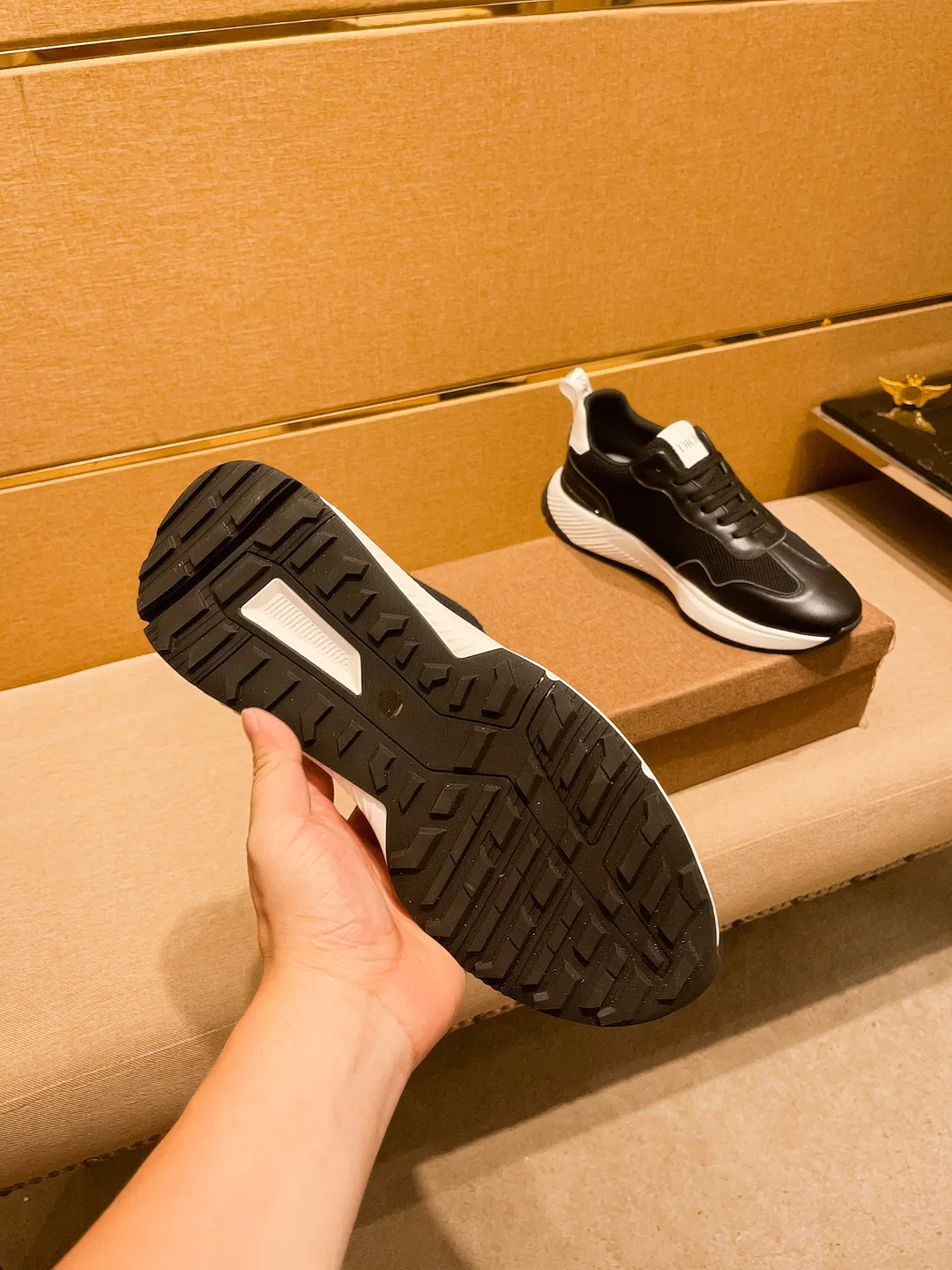 🚘🚘Factory batch 460💰🔥[Dior]🔥Men's high-end brand of shoes official website 1:1 latest masterpiece: the upper is made of Italian imported first-layer cowhide with a comfortable and breathable lining➕original non-slip and wear-resistant outsole🔥, making walking more convenient and comfortable! An exclusive new model, a stunning work, a beautiful 1:1 replica [color] compared to the official quality! Create a fashionable personality to set off your uniqueness! A must-have for trendy men! Classic🔥Size: 38-44 Color: 🔥 2⃣️colors available🔥